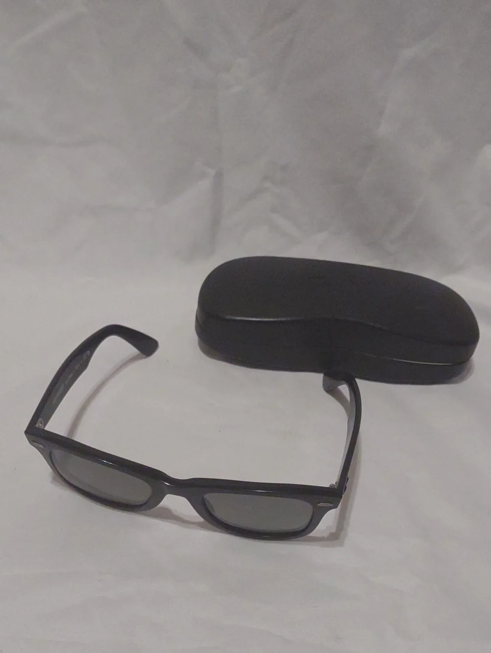 Classic Black Ray-Ban Sunglasses with Case